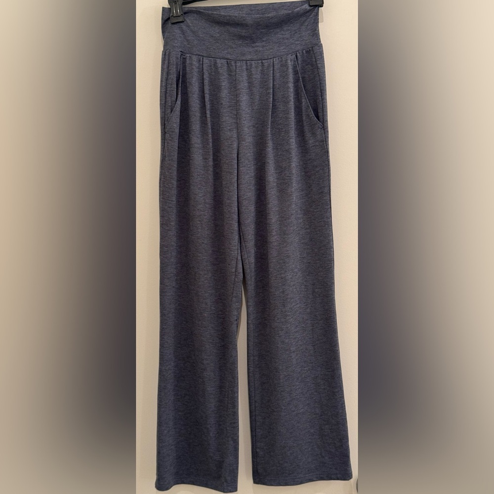 Vuori wide leg extra soft pants. Extra small. Thick waistband. Flattering.